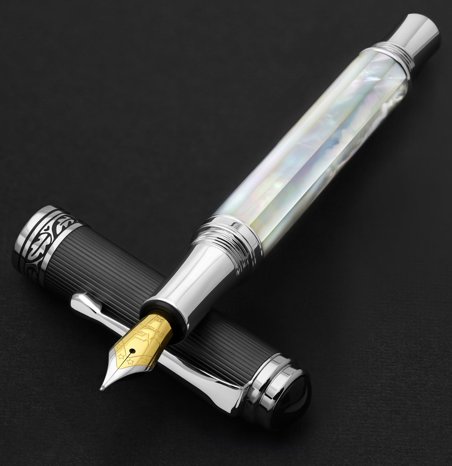 Maestro White MOP PVD B ballpoint resting on its cap