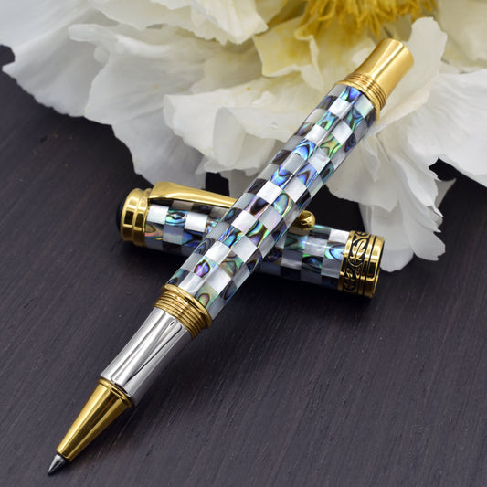 Maestro Jubilee Gold R Rollerball pen with a peony flower
