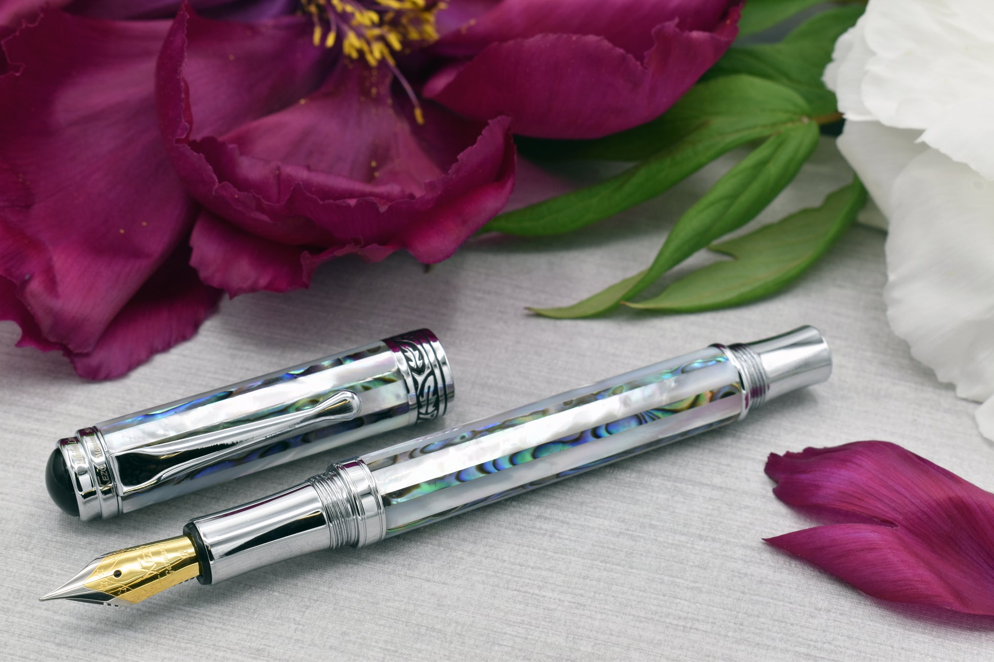 Maestro Jubilee MOP Paua Stripe F Fountain pen with a peony flower