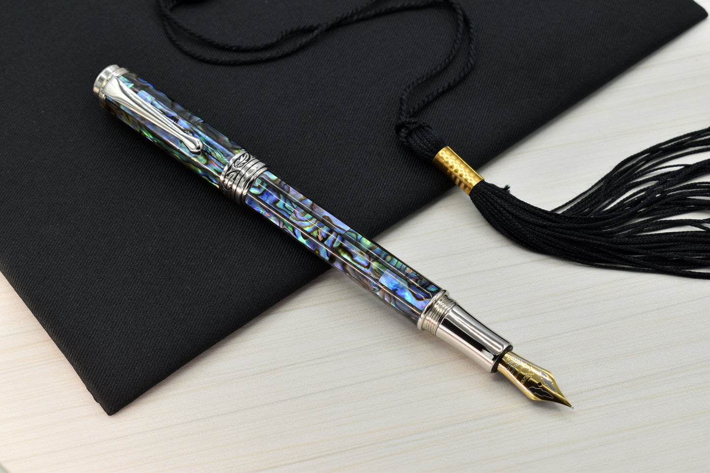 Maestro Sea Shell FP-EF2 Fountain pen with a graduation cap