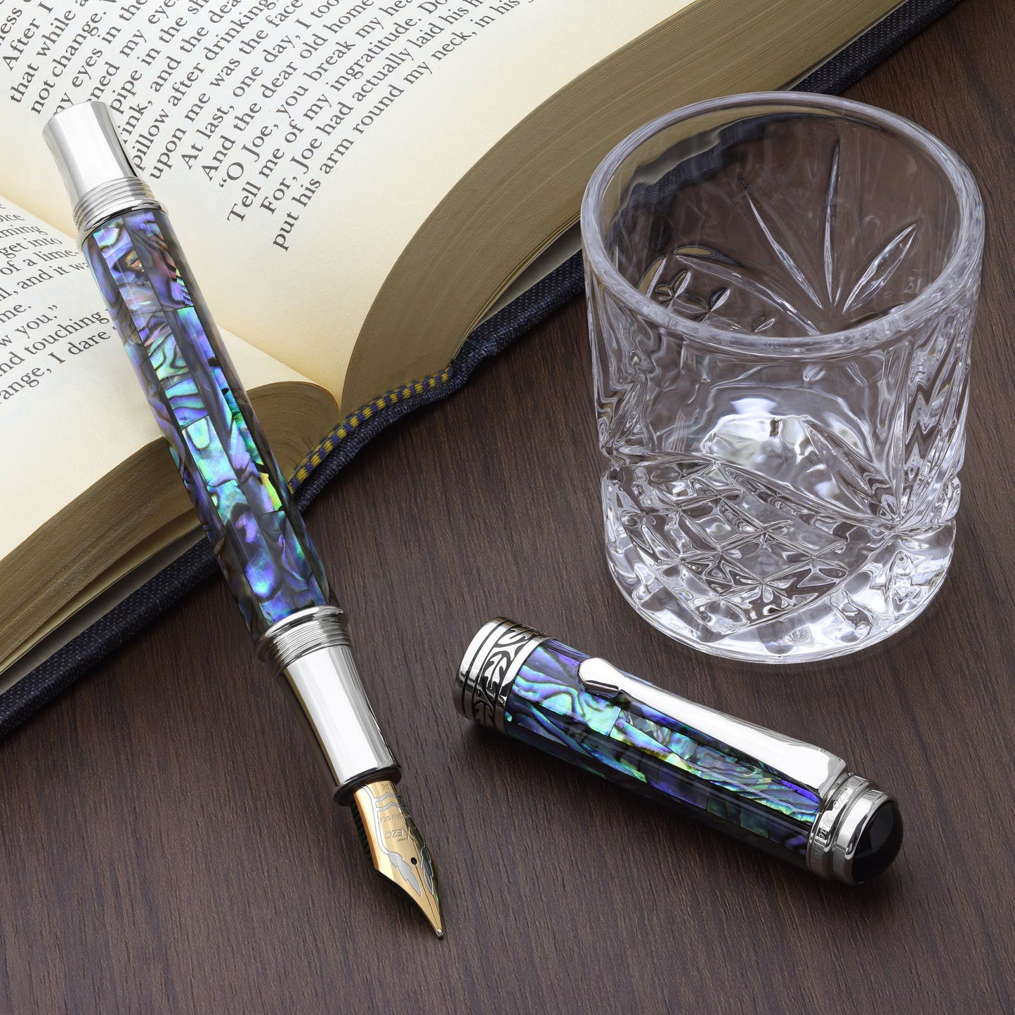 Maestro Sea Shell FP-MF Fountain pen with a book and glass cup