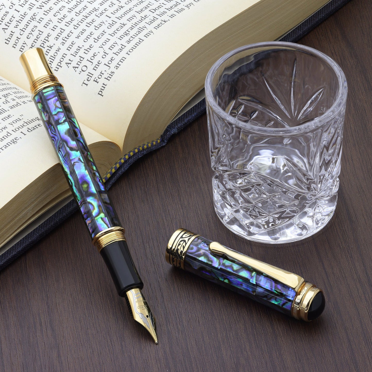 Maestro Sea Shell FPG-FM2 Fountain pen with a book and glass cup
