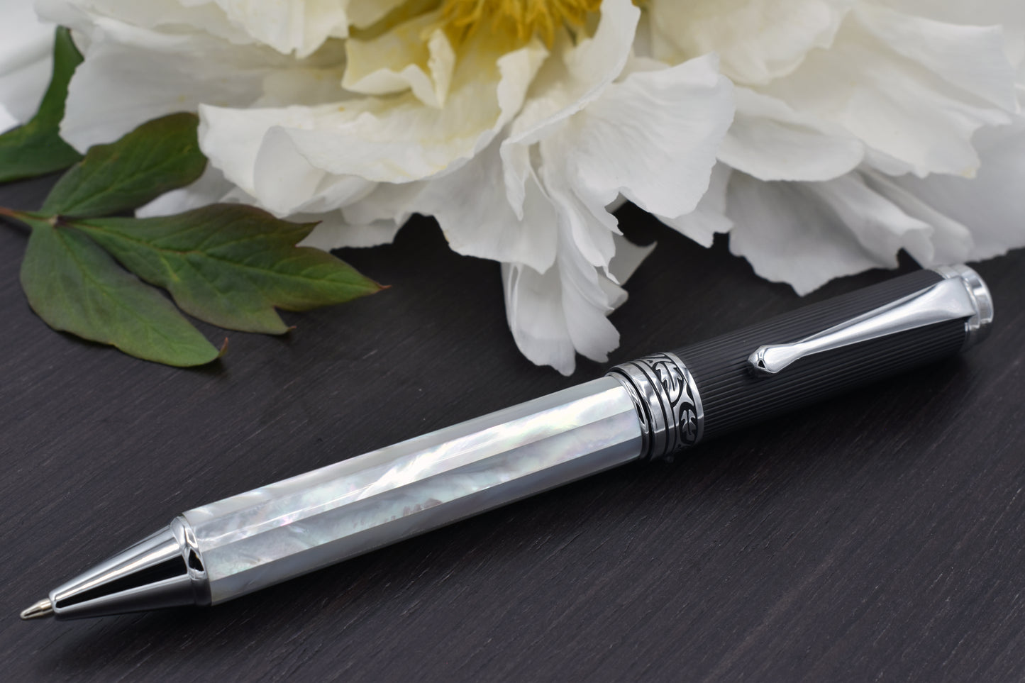 Maestro White MOP PVD B Ballpoint pen with a peony flower