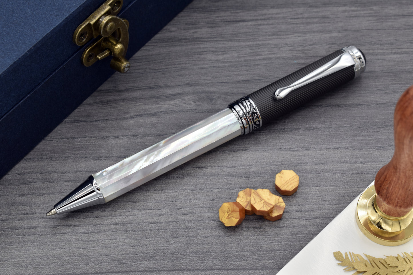 Maestro White MOP PVD B Ballpoint pen with a wax sealing kit