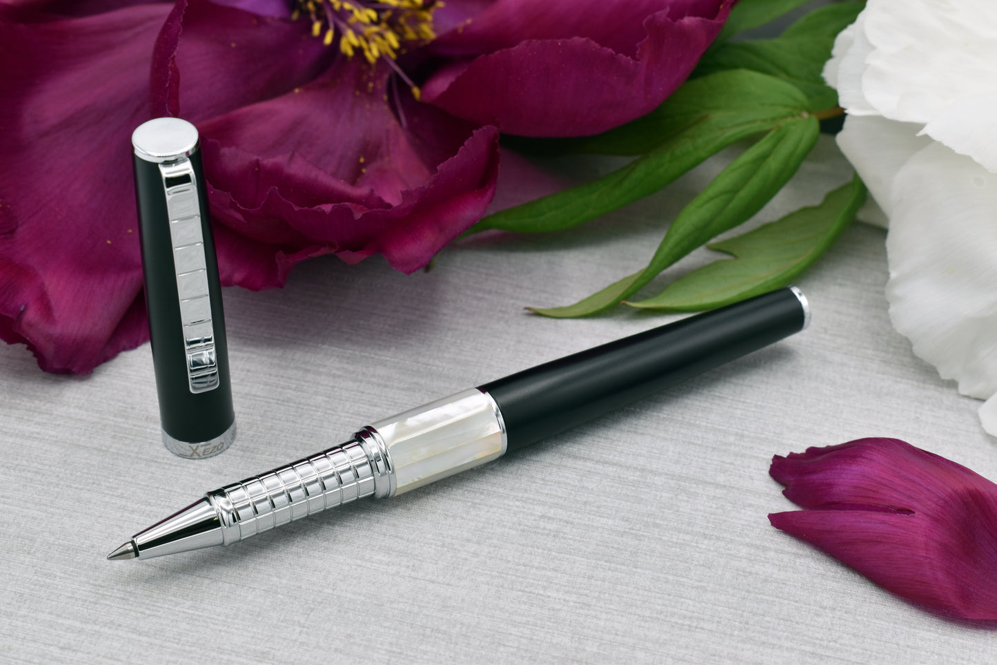 Speed Master Black R-WC Rollerball pen with a peony flower