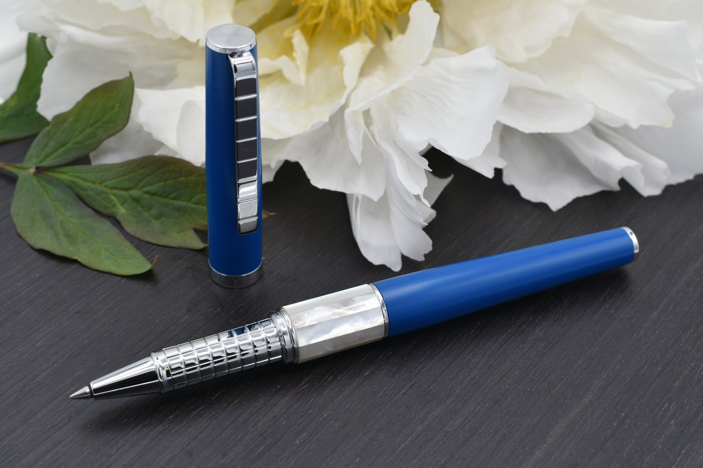 Speed Master Lapis Blue R-WC Rollerball pen with a peony flower