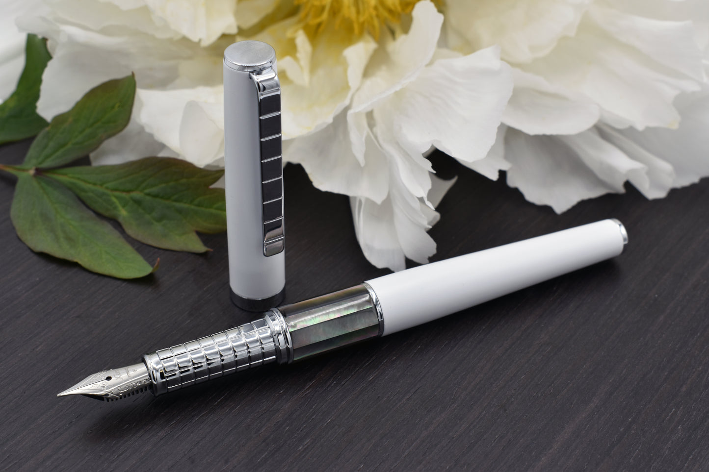 Speed Master White F-BC Fountain pen with a peony flower