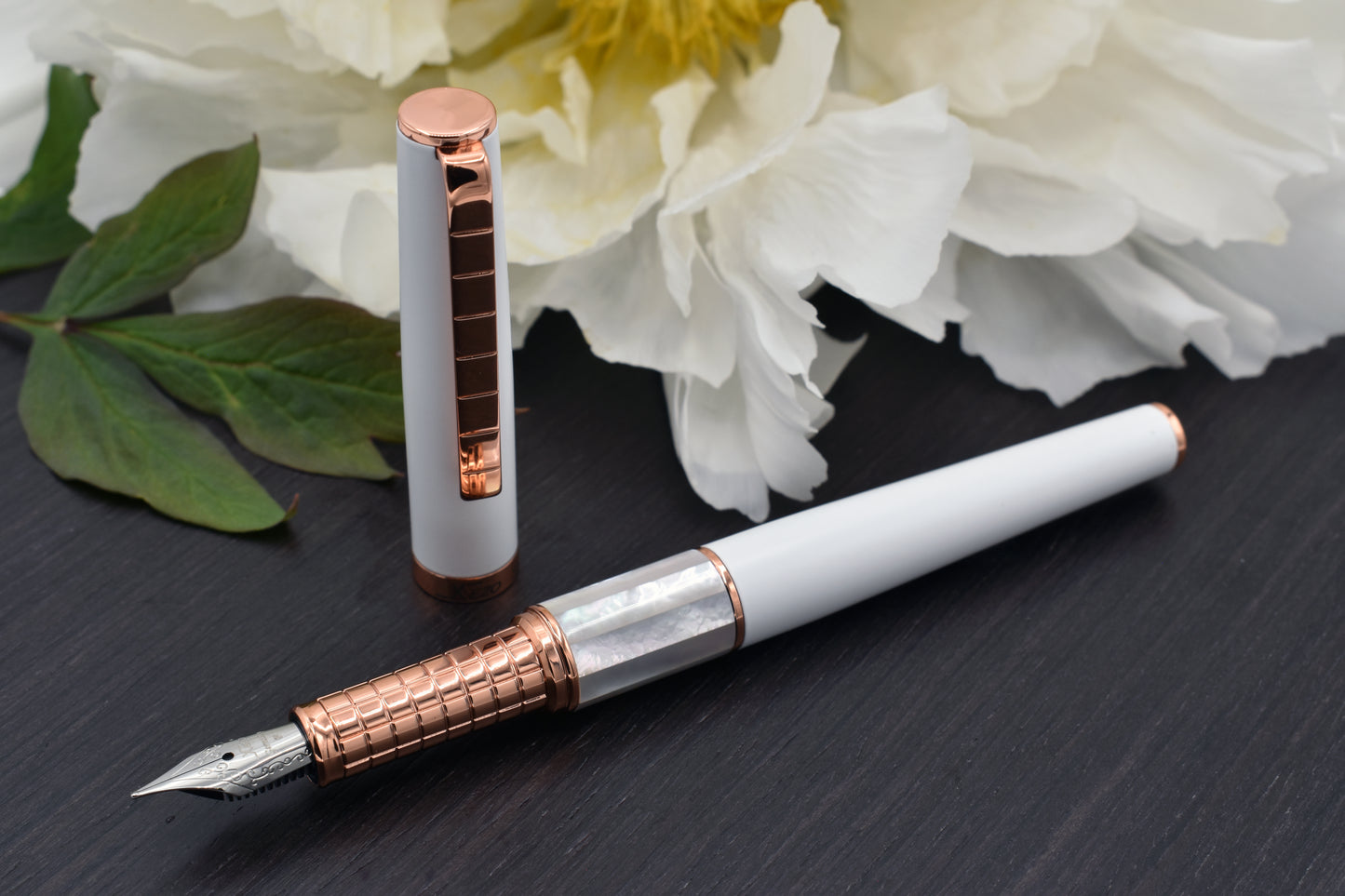 Speed Master White F-WRG Fountain pen with a peony flower