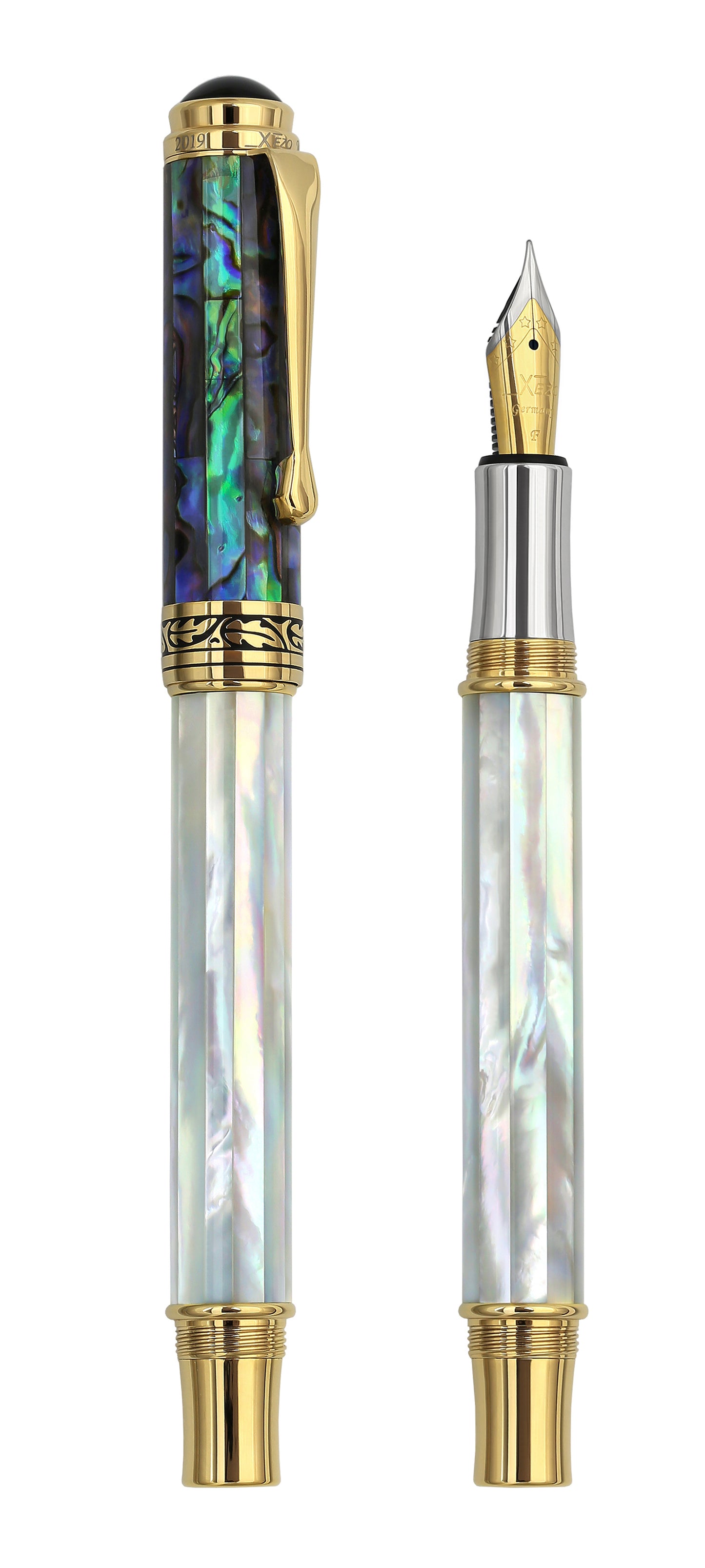 Xezo – Comparison between 3/4 view of the capped and uncapped Maestro MOP Sea Shell F fountain pens