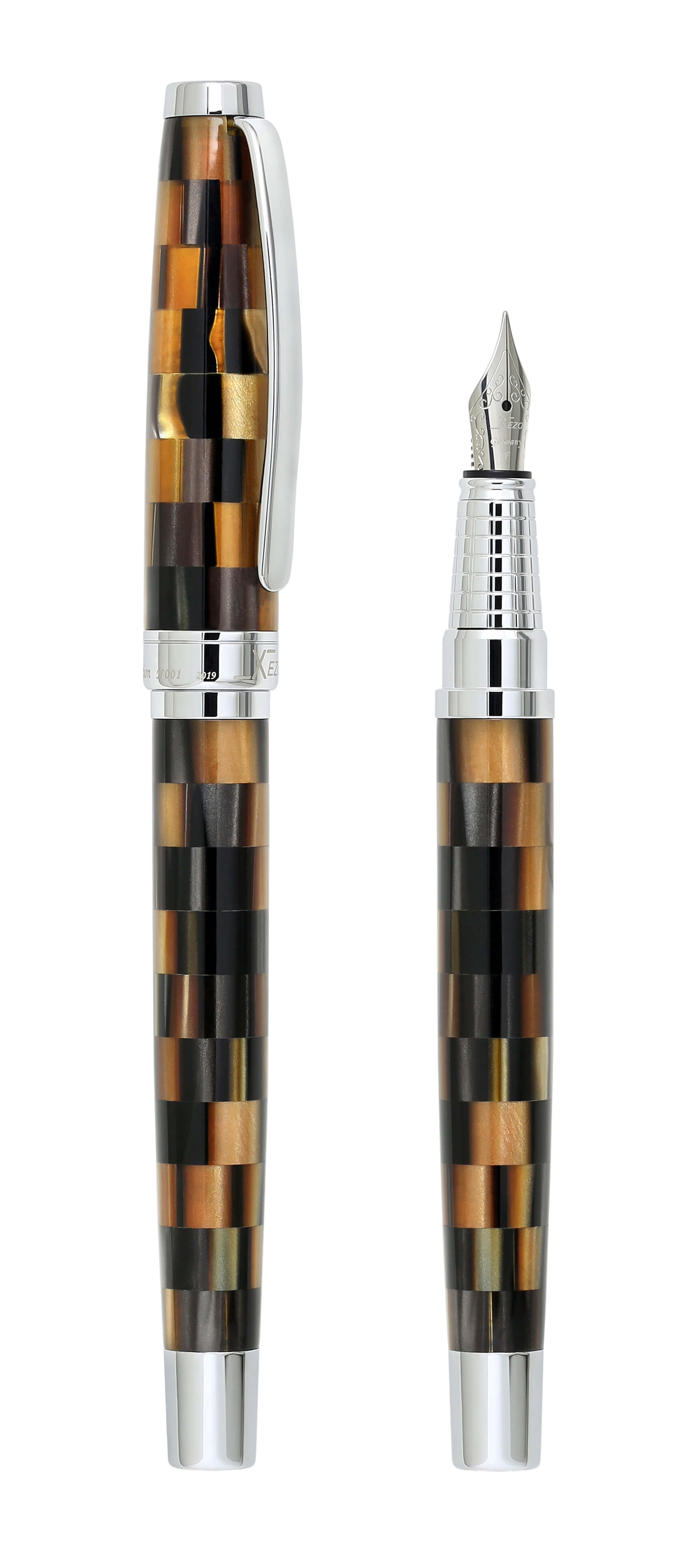 Xezo – Comparison between 3/4 view of capped and uncapped Urbanite Brown F fountain pens