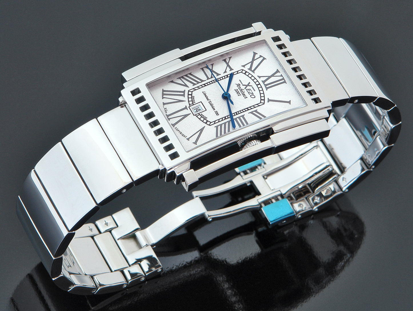 Xezo - Angled overview of the front of the Architect 2001S watch with stainless steel bracelet
