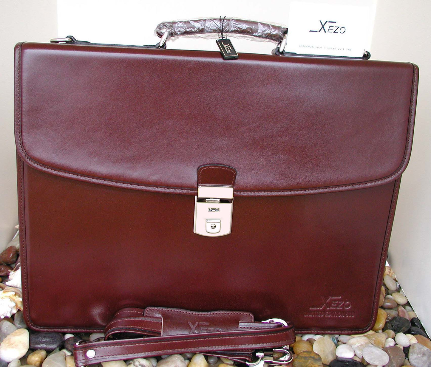 Xezo - Front view of the Maroon Leather Briefcase