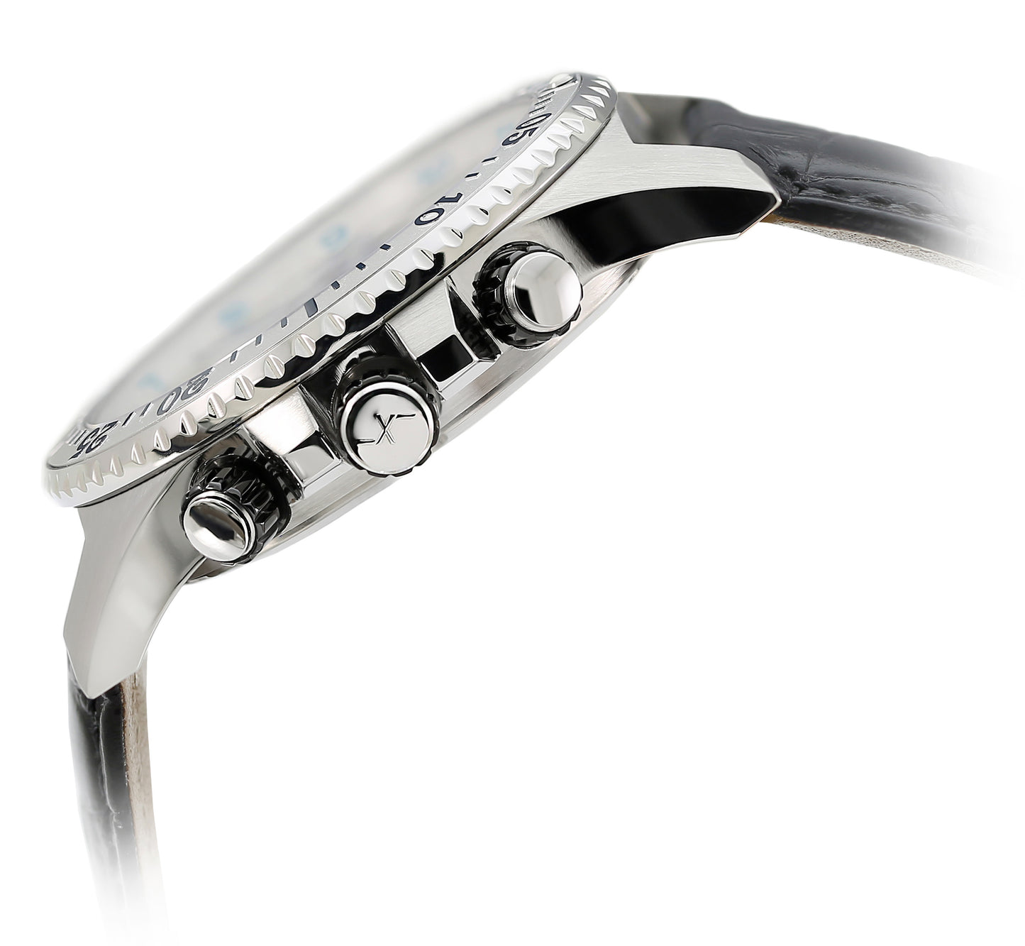 Xezo - Side view of the Air Commando D45-SL watch. Xezo logo engraved on the crown