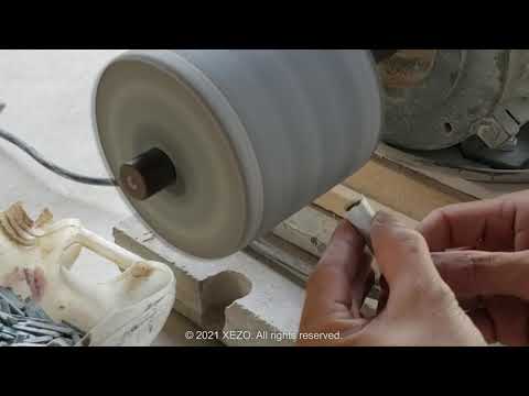 The process of creating white mother-of-pearl pens out of white mother-of-pearl shells