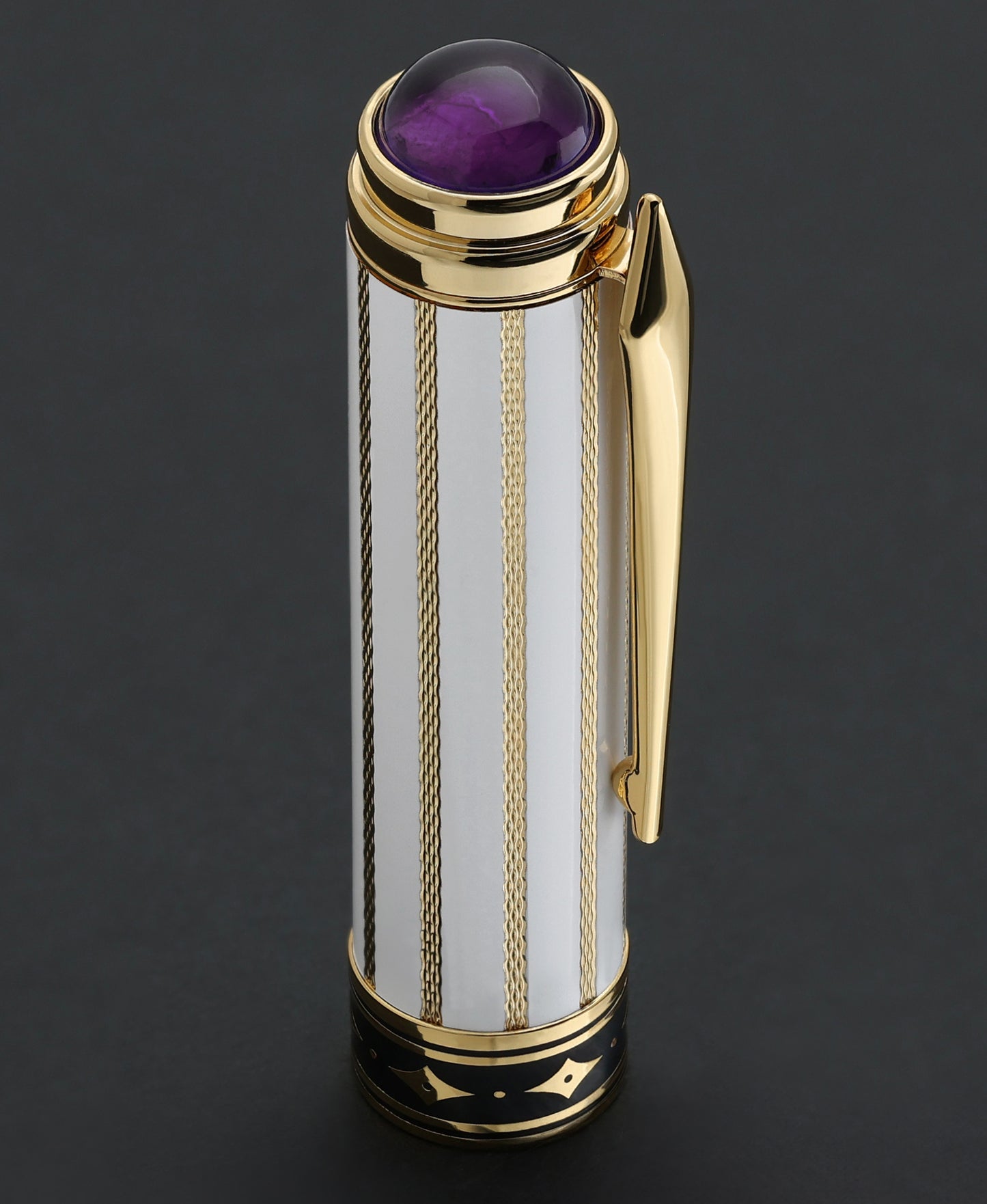 Xezo Maestro® Streamliner Amethyst FM cap set against a dark background.