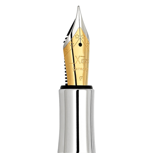 Xezo – Front of a Fine Fountain Nib – with gold-plated body, stainless steel tines, and platinum-plated grip - Compatible with Maestro fountain pens. The body of the nib has star patterns.