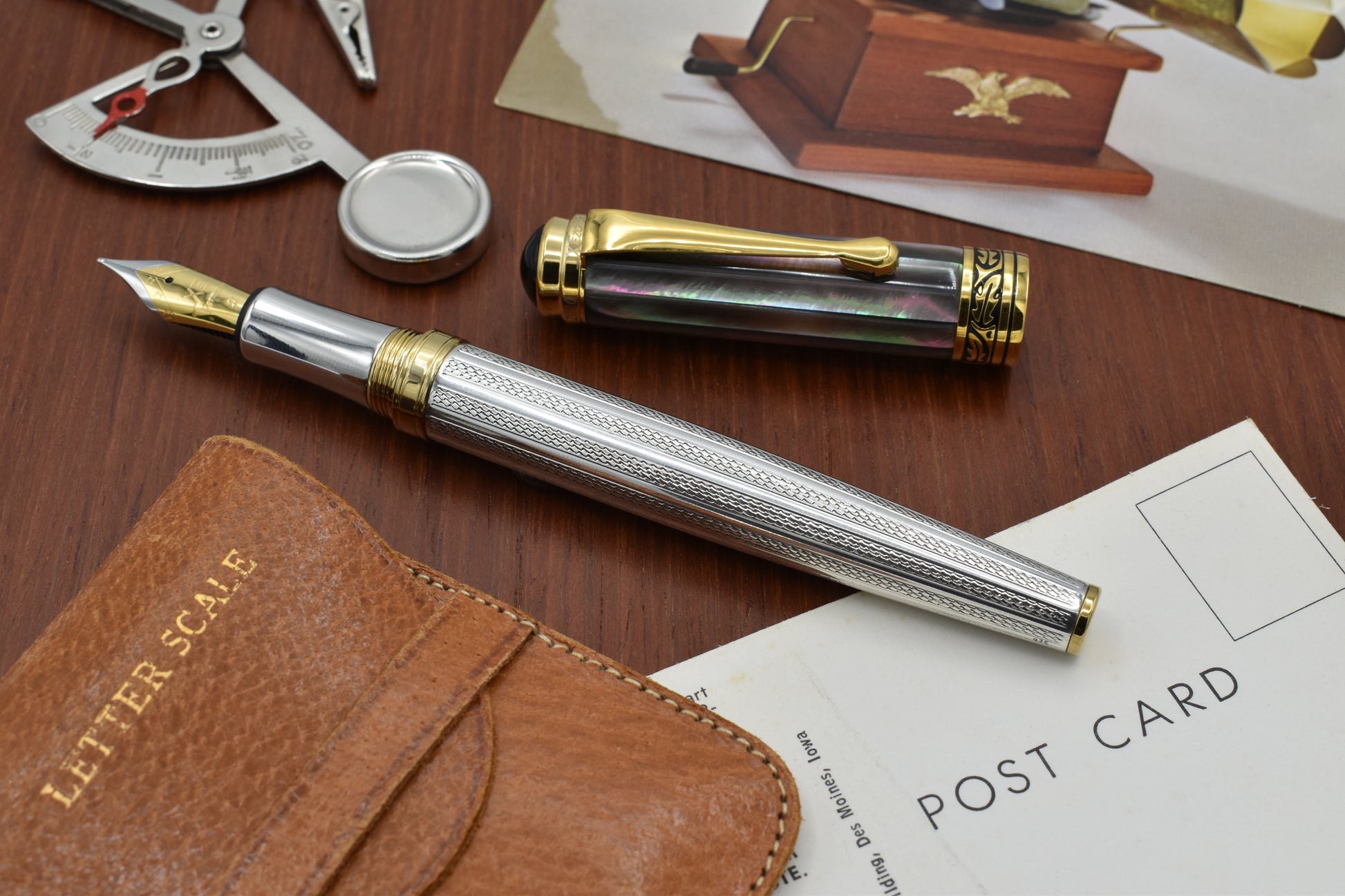 Maestro 925 BL MOP FMG Fountain pen with vintage letter scale and post cards