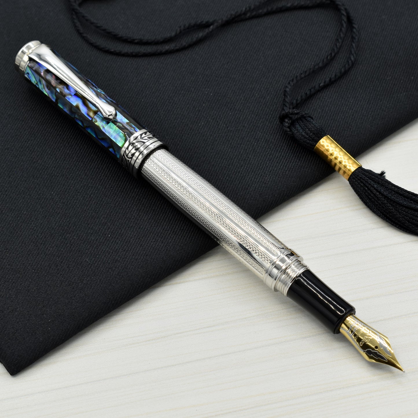 Maestro 925 Sea Shell EFP Fountain pen with a graduation cap