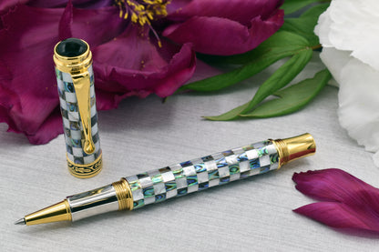 Maestro Jubilee Gold R Rollerball pen with a peony flower