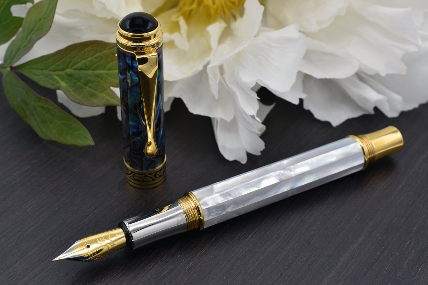 Maestro MOP Sea Shell F Fountain pen with a peony flower