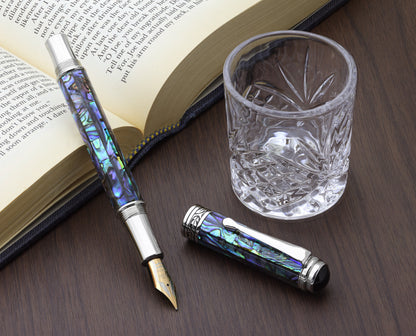 Maestro Sea Shell FP-MF Fountain pen with a book and glass cup