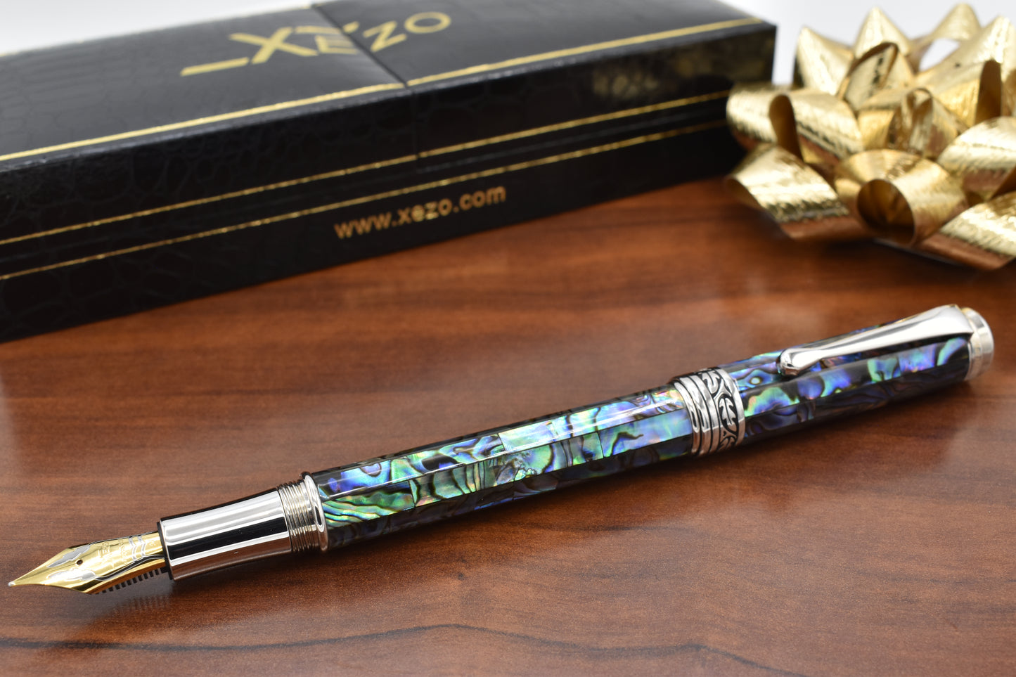 Maestro Sea Shell FP-MF Fountain pen with clamshell box and gold bow - cap posted