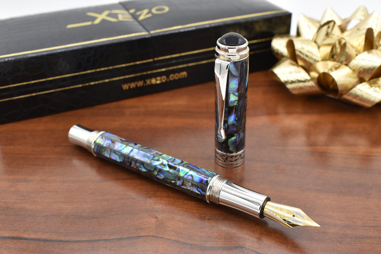 Maestro Sea Shell FP-MF Fountain pen with clamshell box and gold bow - cap off