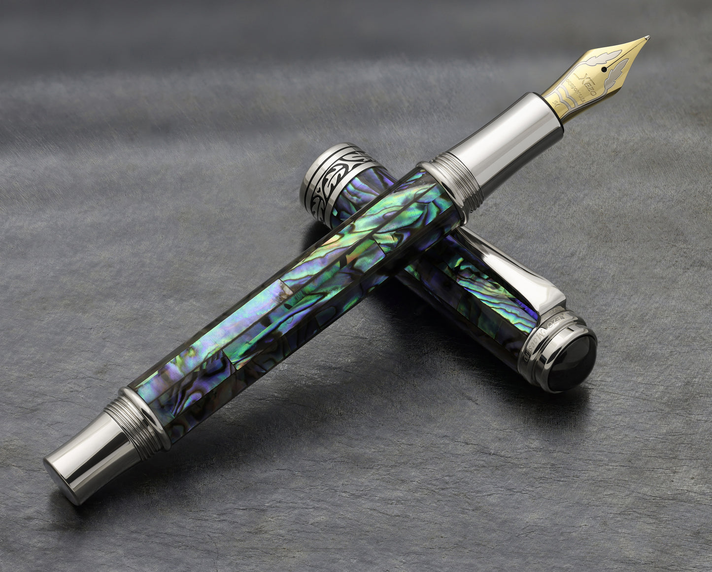 Maestro Sea Shell FP-MF Fountain pen on a dark background