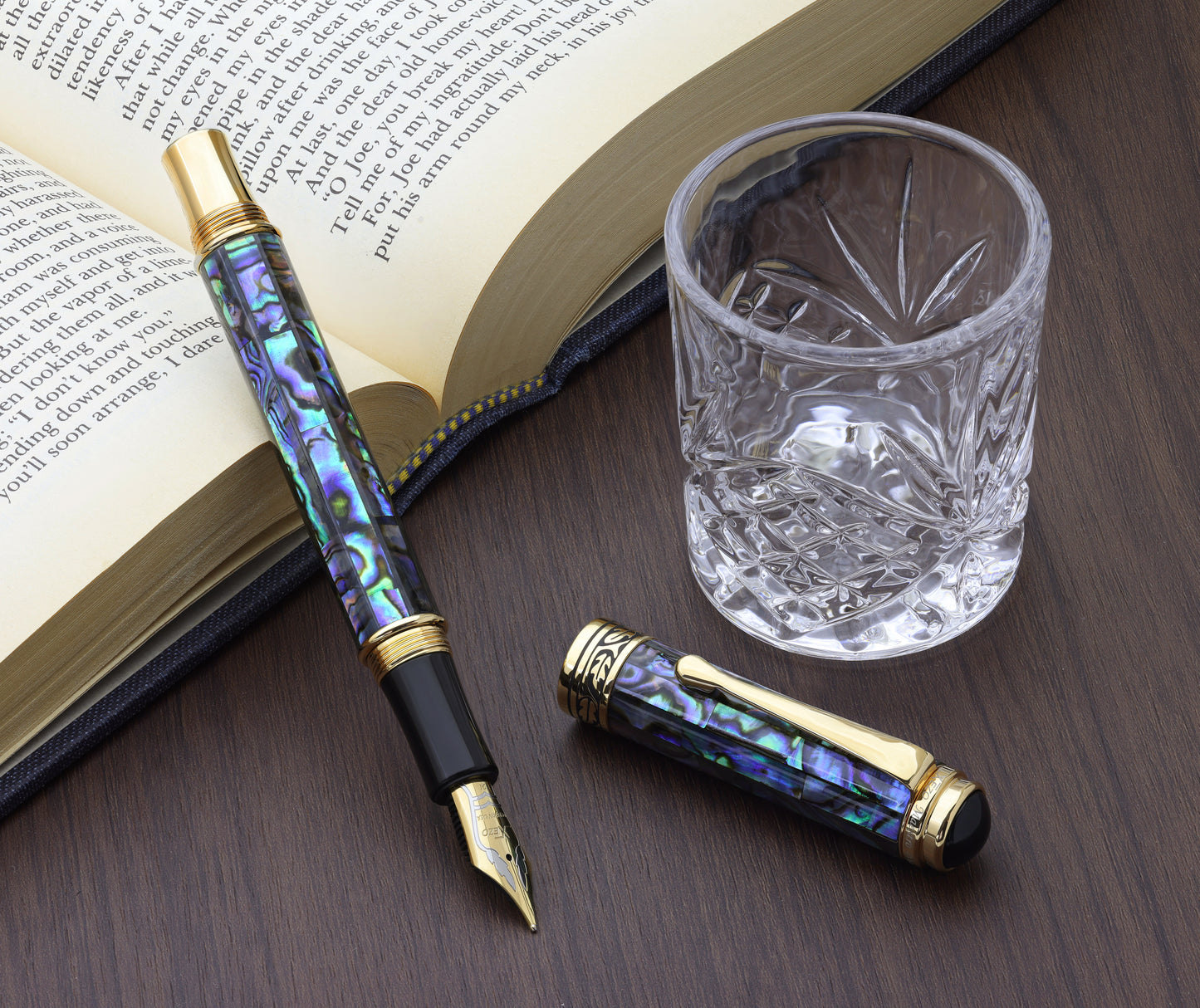 Maestro Sea Shell FPG-FM2 Fountain pen with a book and glass cup