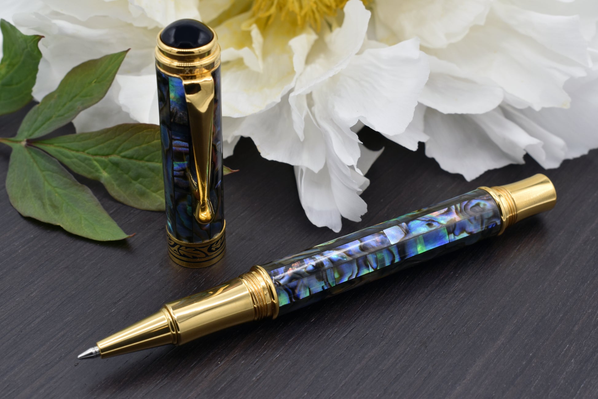 Xezo - Alternate uncapped angled 3D view of the front of the Maestro Sea Shell RPG-1A Rollerball pen with a white peony flower