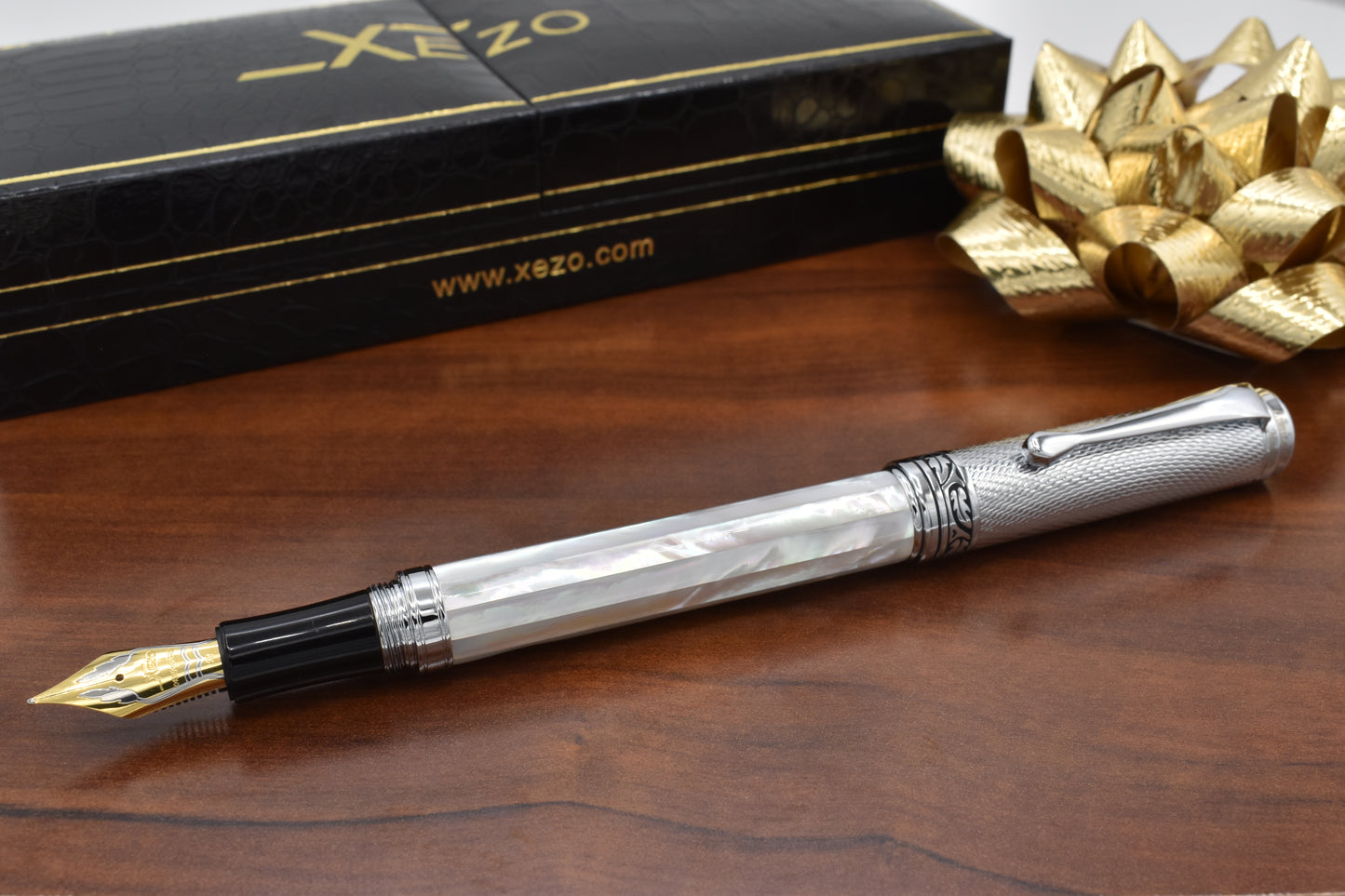 Maestro White MOP Chrome FM-2 Fountain pen with clamshell box and gold bow