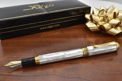 Maestro White MOP FM-2 Fountain pen with clamshell box and gold bow