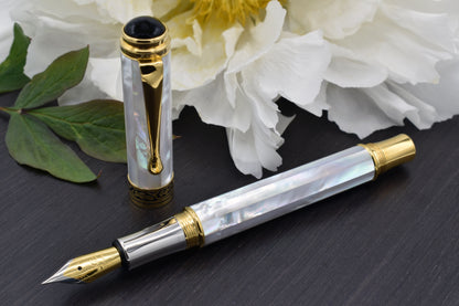 Maestro White MOP F Fountain pen with a peony flower