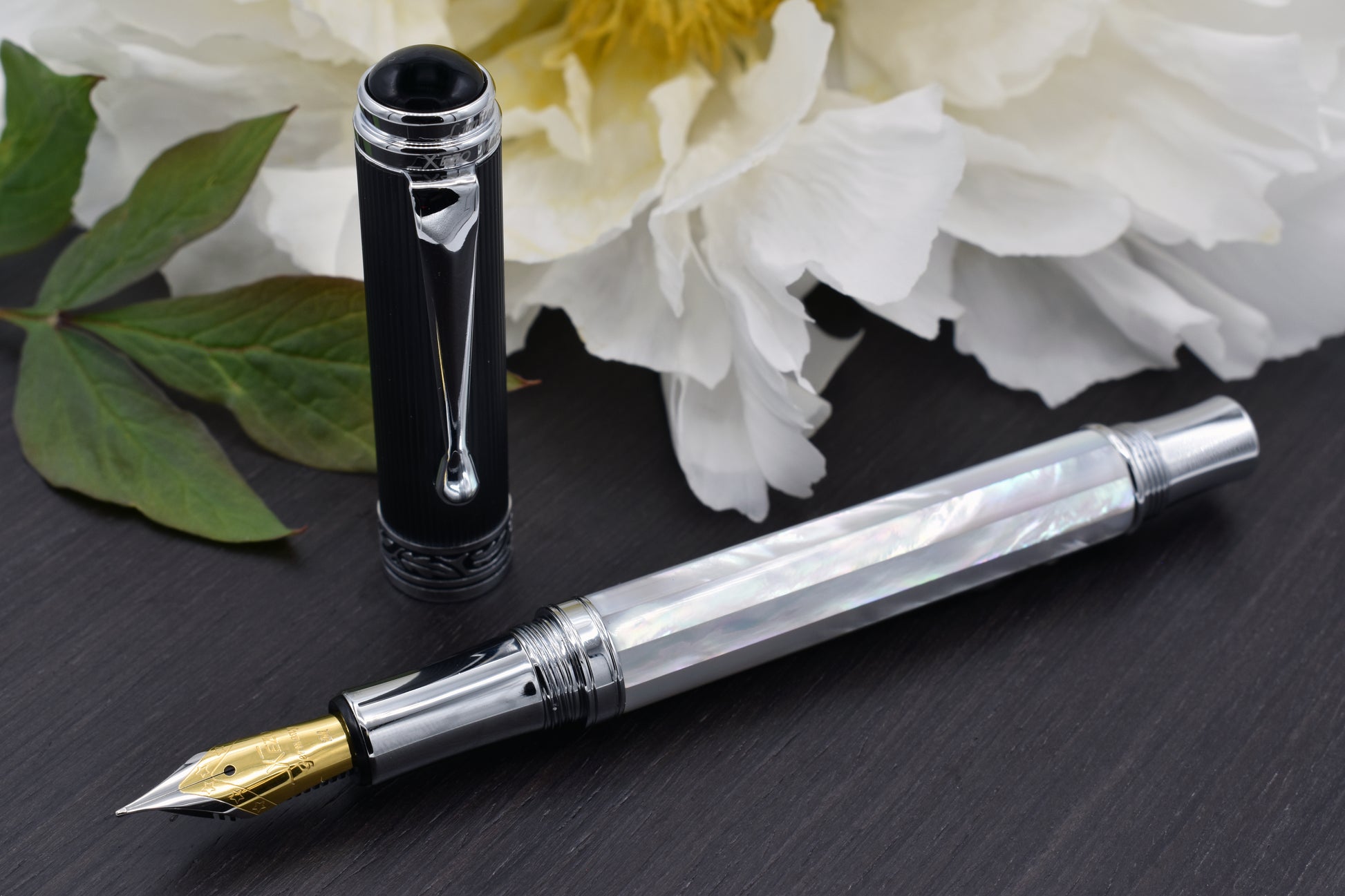 Maestro White MOP PVD FM Fountain pen with a peony flower