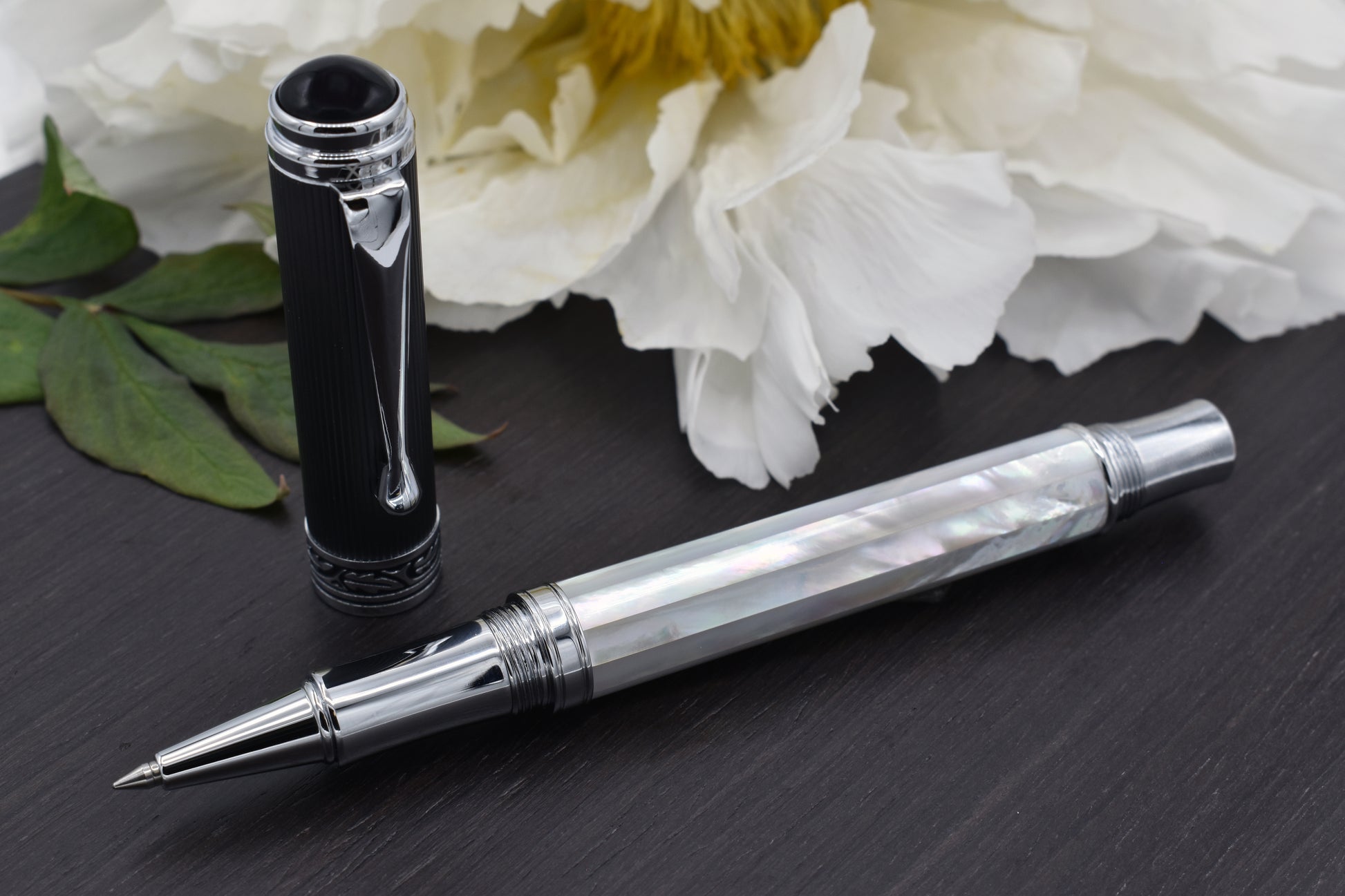 Maestro White MOP PVD R Rollerball pen with a peony flower