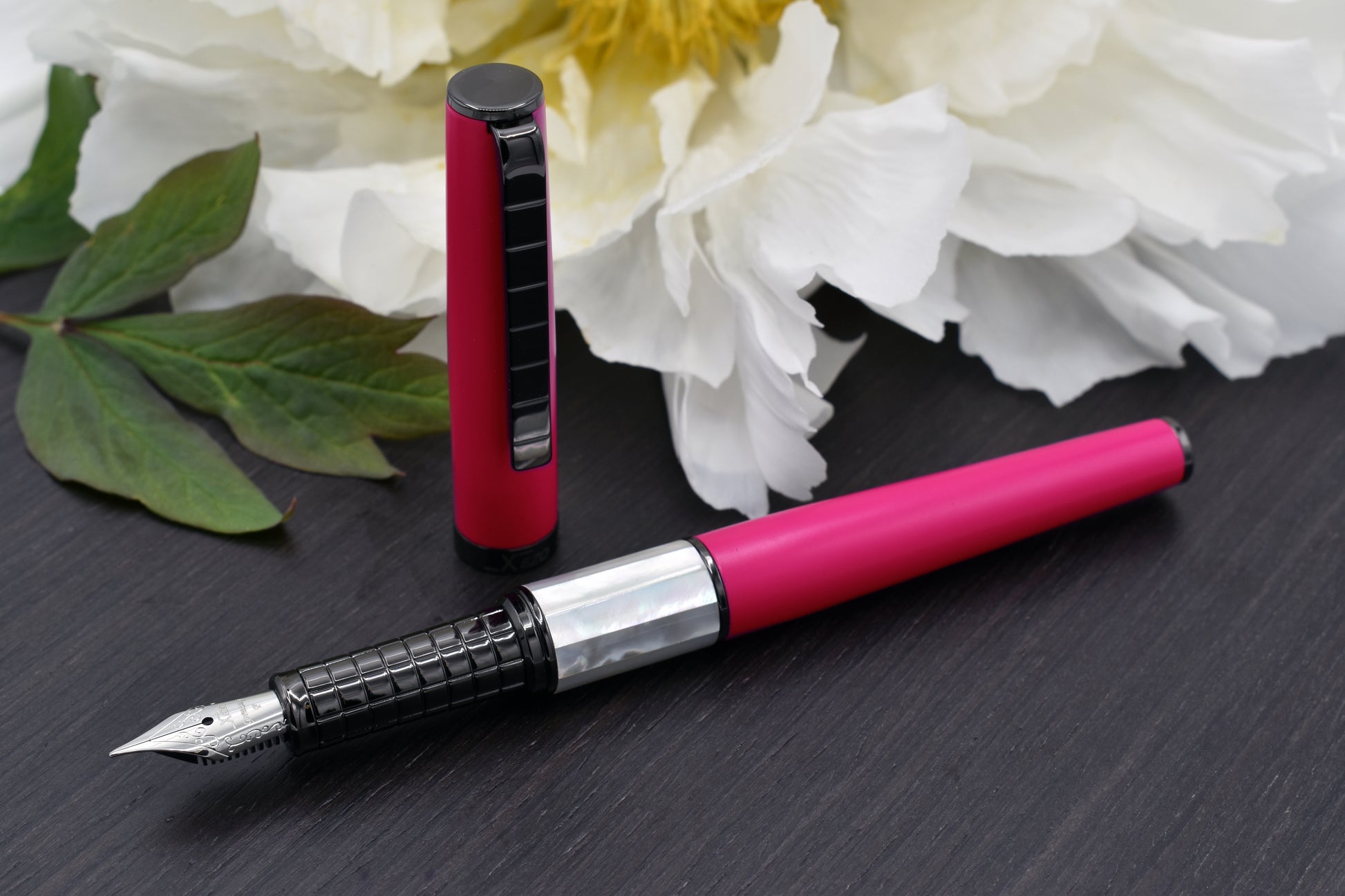 Speed Master Cerise F-WGM Fountain pen with a peony flower