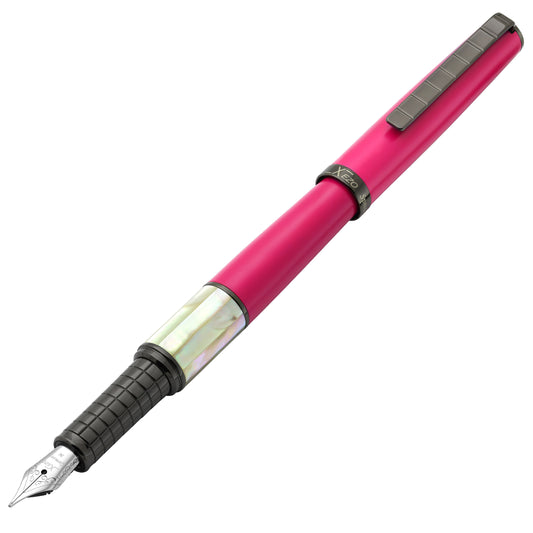 Xezo - Angled 3D view of the front of the Speed Master Cerise FM-WGM Fountain pen