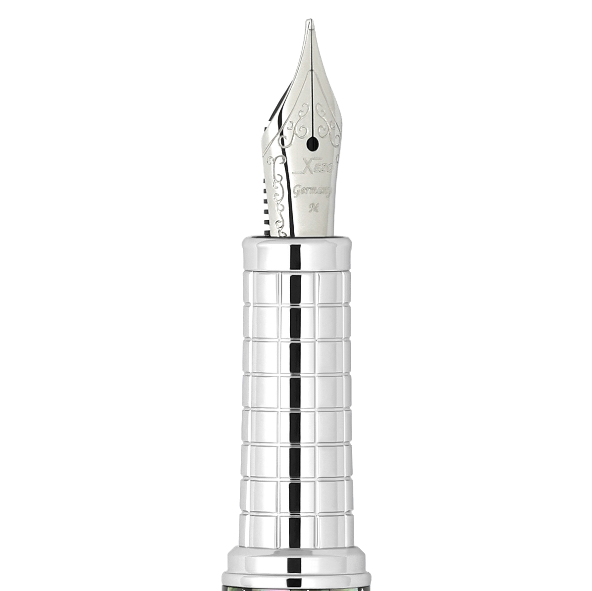 Xezo Speed Master Penna stilografica, pennino fine. Azzurro cielo opaco con conchiglia marina pāua abalone. Placcata cromo. Corpo leggero in ottone. Unicità di design Xezo Speed Master Penna stilografica, pennino fine. Azzurro cielo opaco con conchiglia marina pāua abalone. Placcata cromo. Corpo leggero in ottone. Unicità di design