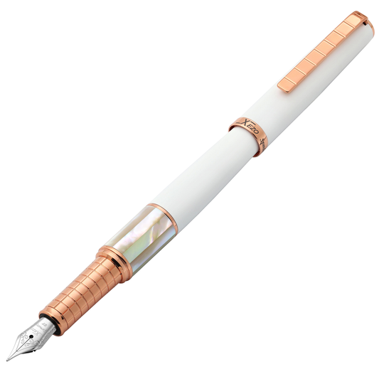 Xezo - Angled 3D view of the front of the Speed Master White EF-WRG Fountain pen