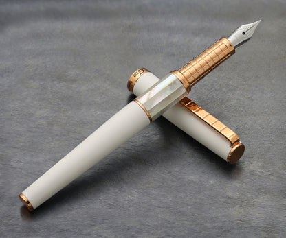 Speed Master White F-WRG Fountain pen on a dark background