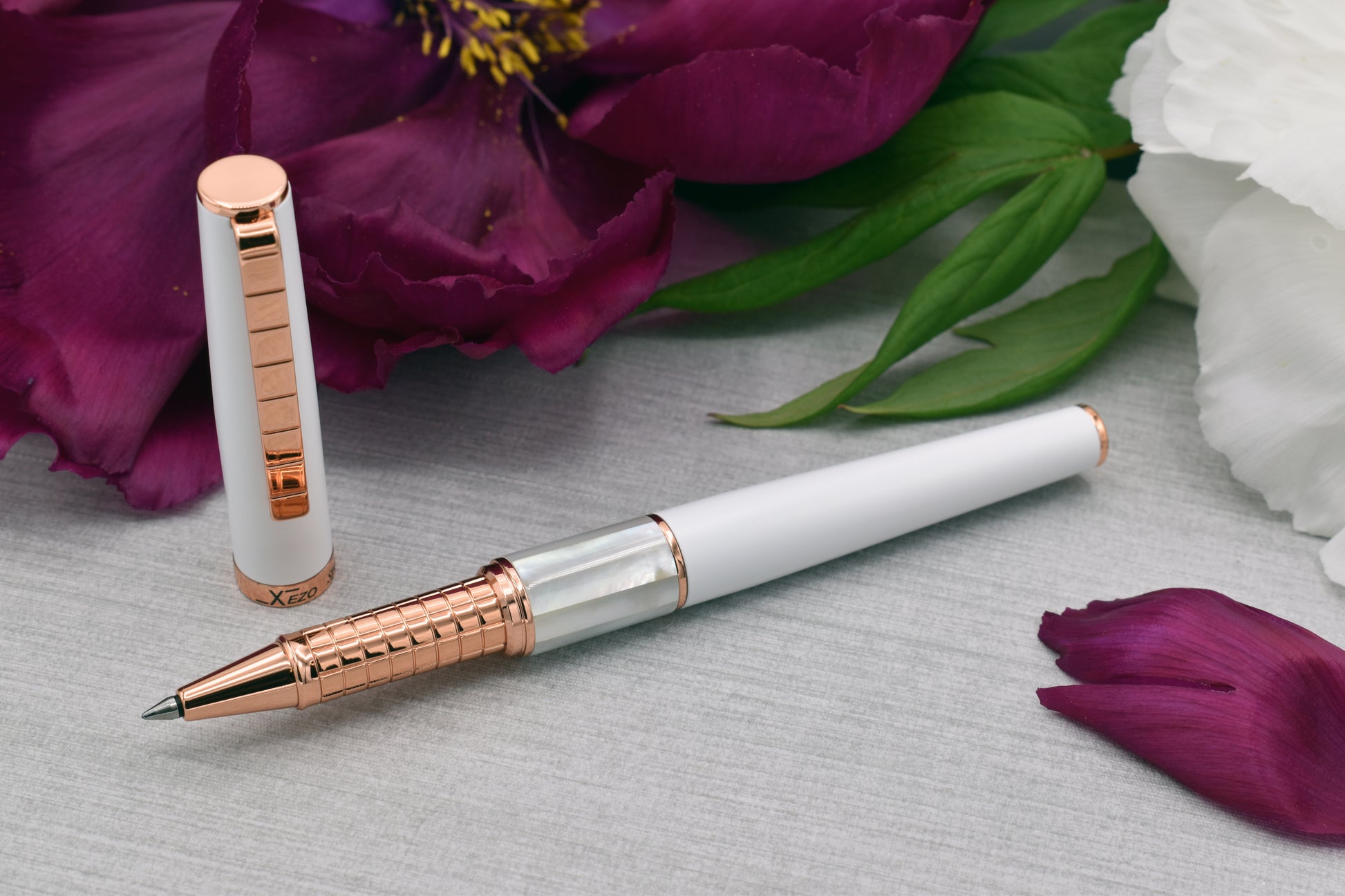 Speed Master White F-WRG Fountain pen with a peony flower