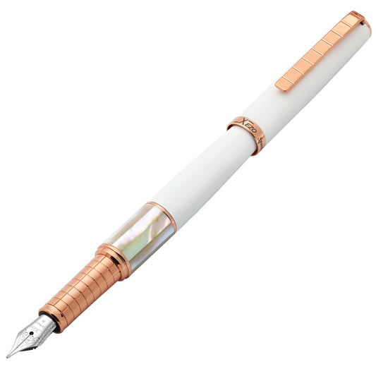 Xezo - Angled 3D view of the front of the Speed Master White FM-WRG Fountain pen