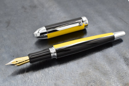 Visionary Speed Yellow/Black F Fountain pen on a dark background