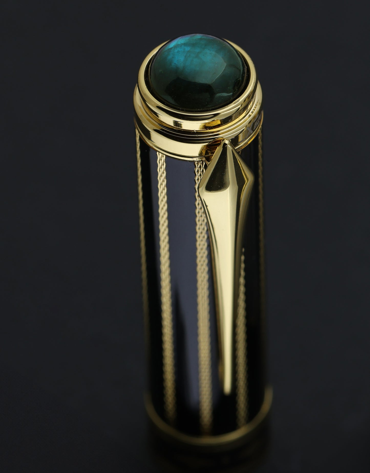A Xezo Maestro® Streamliner Labradorite R cap set against a dark background.