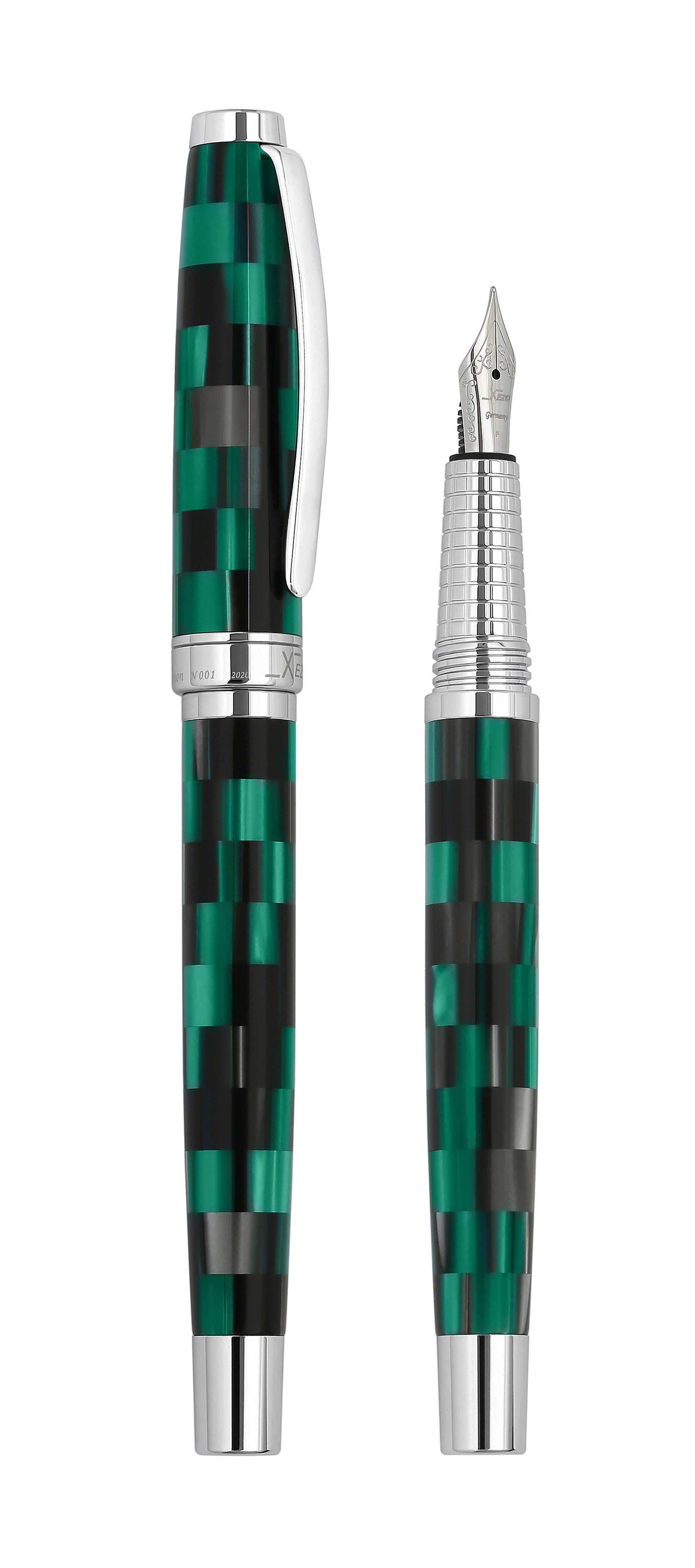 Xezo – Comparison between 3/4 view of capped and uncapped Urbanite II Ocean F fountain pens