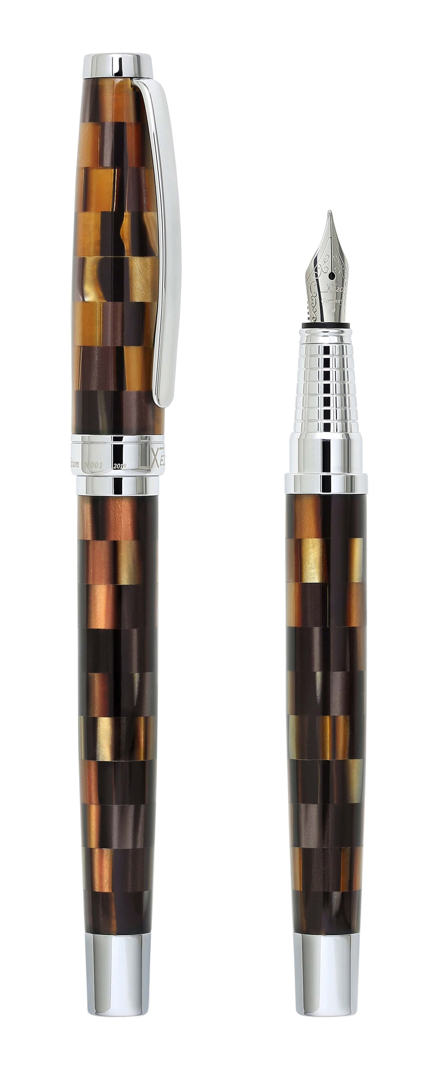 Xezo – Comparison between 3/4 view of capped and uncapped Urbanite Brown FM fountain pens