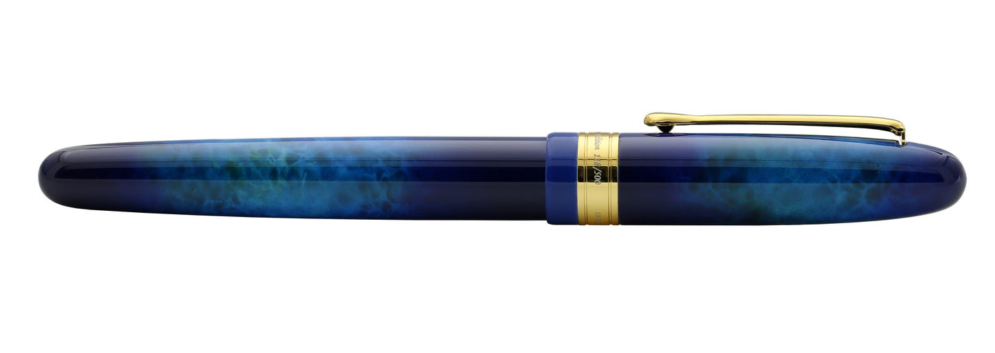 Xezo - Side view of a capped Phantom Stardust M fountain pen