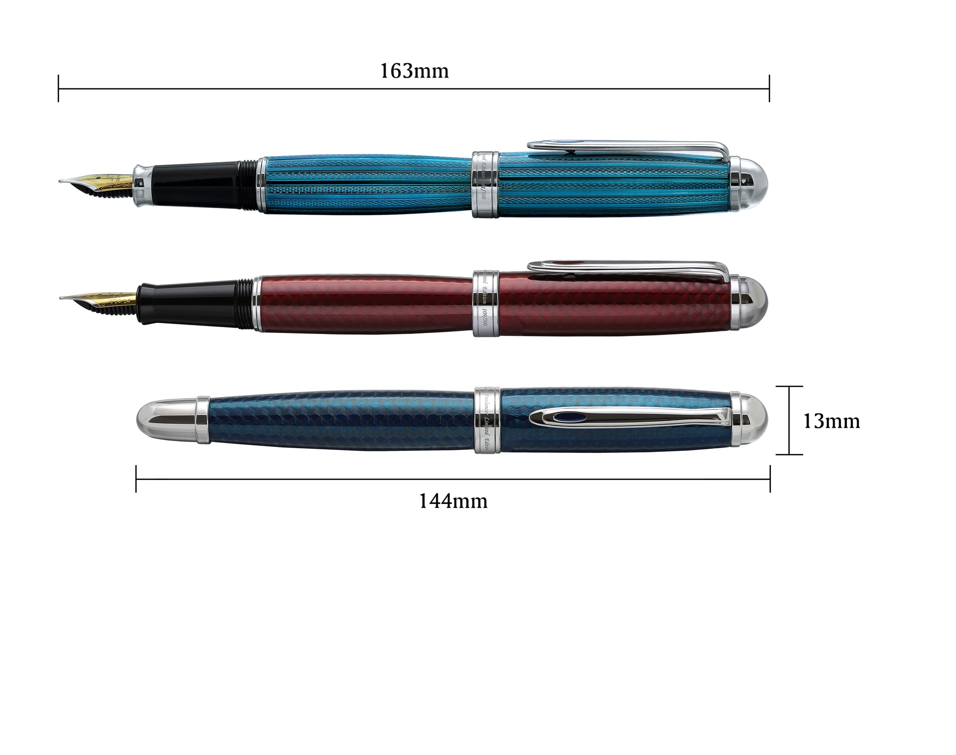Xezo - Comparison between capped and uncapped Freelancer Venetian Blue F fountain pens and an uncapped Freelancer Dark Burgundy fountain pen. The uncapped size of the pen reads 163mm in length and the capped size of the pen reads 144mm in length and 13mm in width