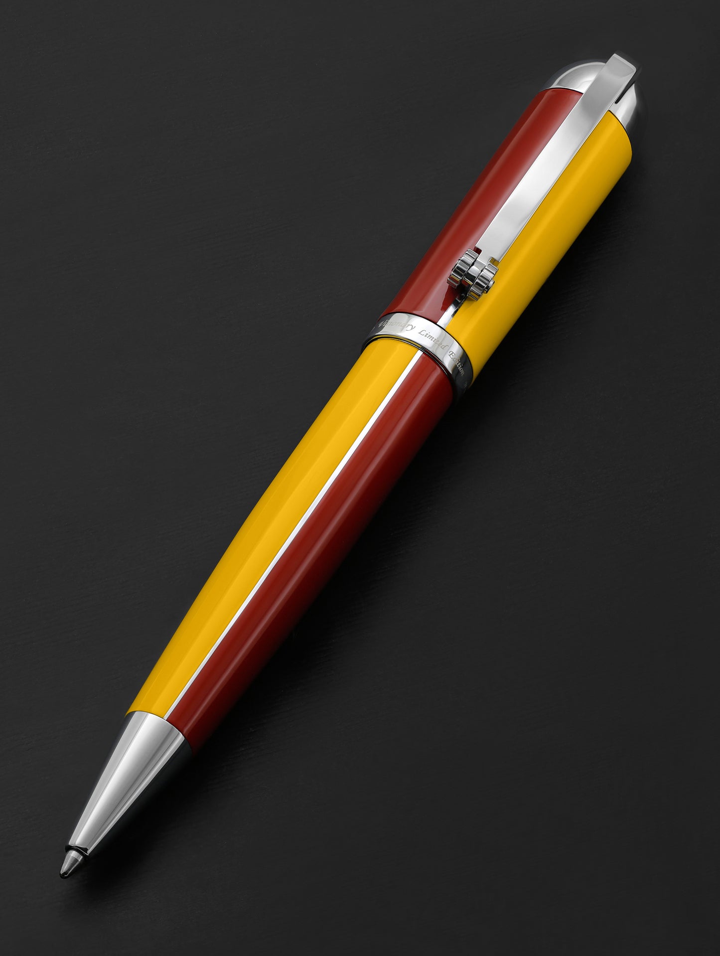 Xezo - Front view of the twisted-tip position of the Visionary Aspen/Red B ballpoint pen