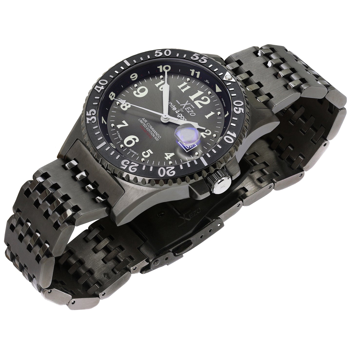 Xezo - Angled front overview of the Air Commando D45-G watch